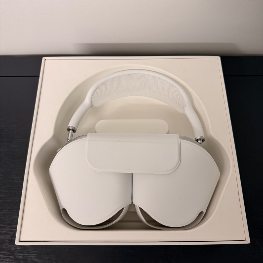 ✅ AirPods Pro max
